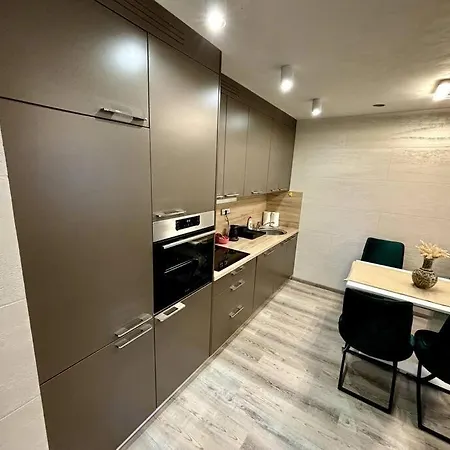 Moste 3-free Parking&pool, Ev Station Apartmán