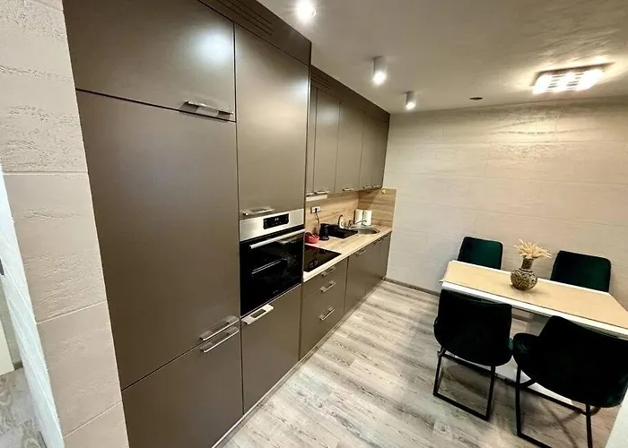 Moste 3-free Parking&pool, Ev Station Apartmán