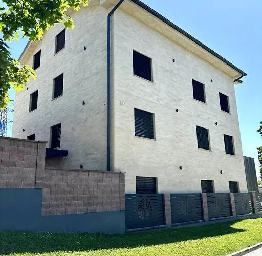 Moste 3-free Parking&pool, Ev Station Lublaň